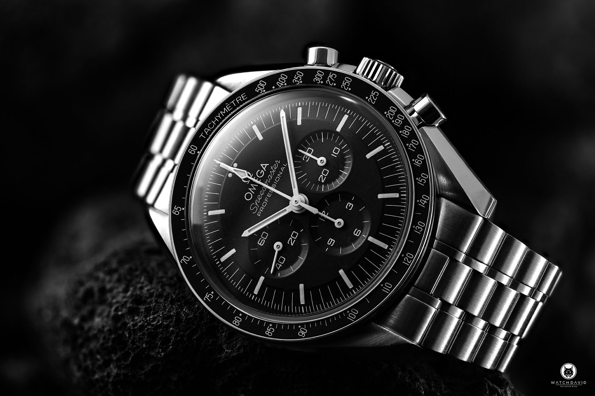Hands-On With The New Omega Speedmaster Moonwatch Professional - Worn &  Wound